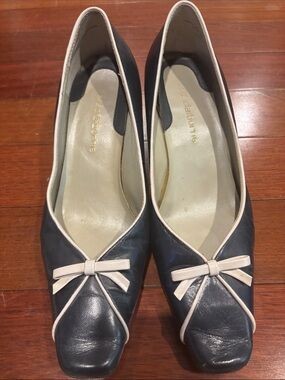 Liz Claiborne Black Flats with Cream Trim and Bow